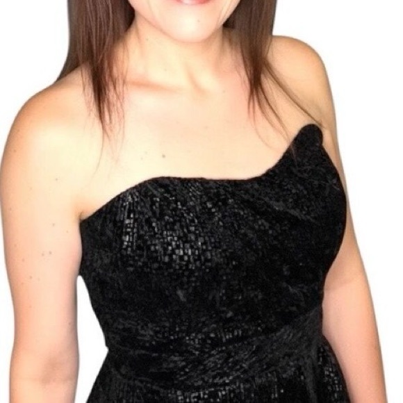 V-Day! 💘 Badgley Mischka Strapless Peplum Velvet Dress - Black - Size 6 - Picture 4 of 14